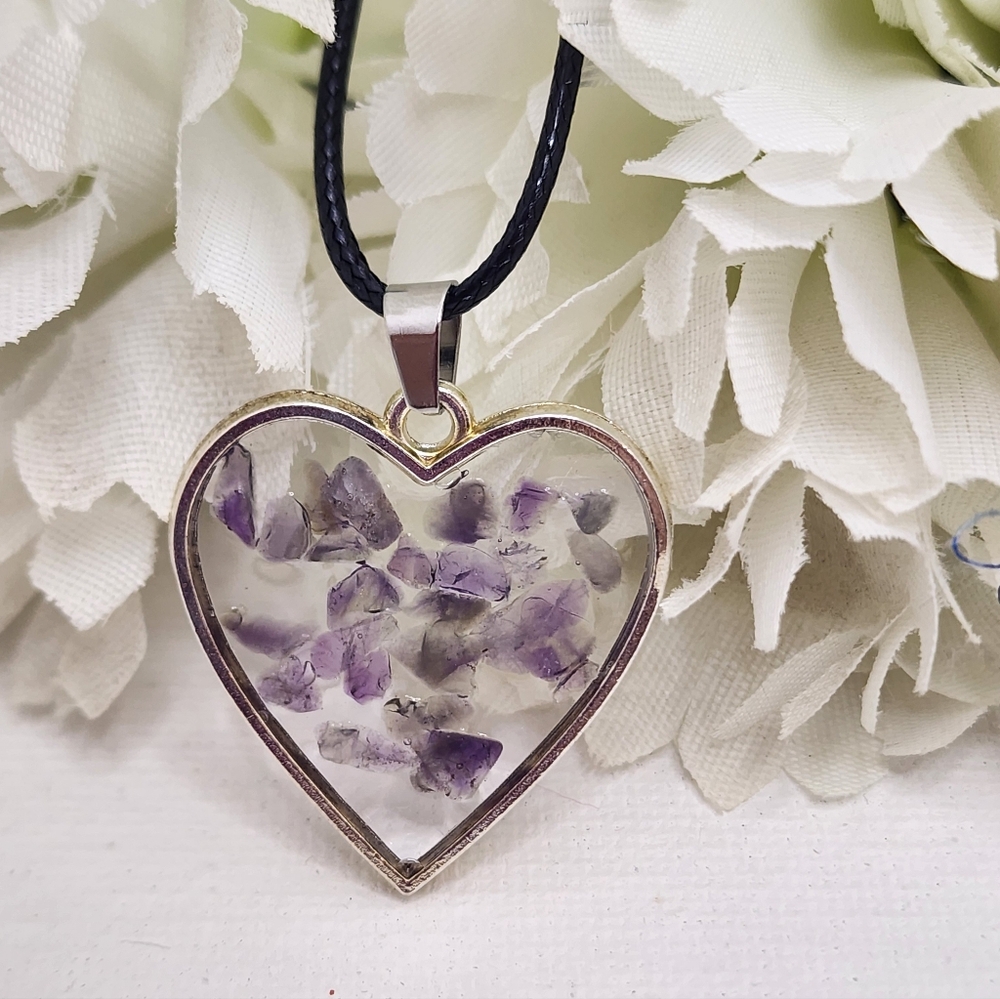 (2)resin pendent - Picture 2 of 7